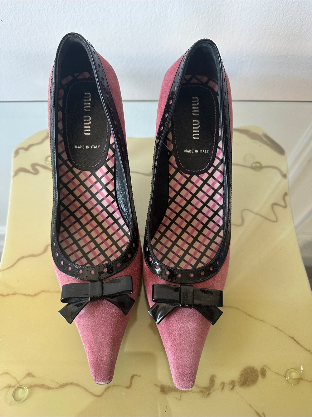 Miu Miu Burgundy Suede Pointed Pumps with Black Bow Trim - Picture 2 of 5